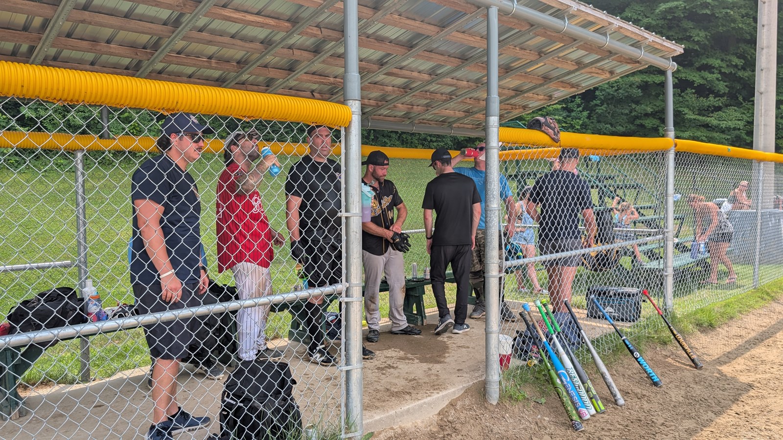 Une première édition réussie pour le tournoi de balle-molle des services d’urgence