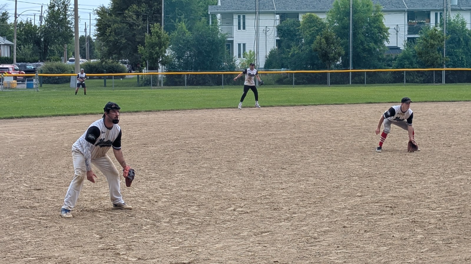 Une première édition réussie pour le tournoi de balle-molle des services d’urgence