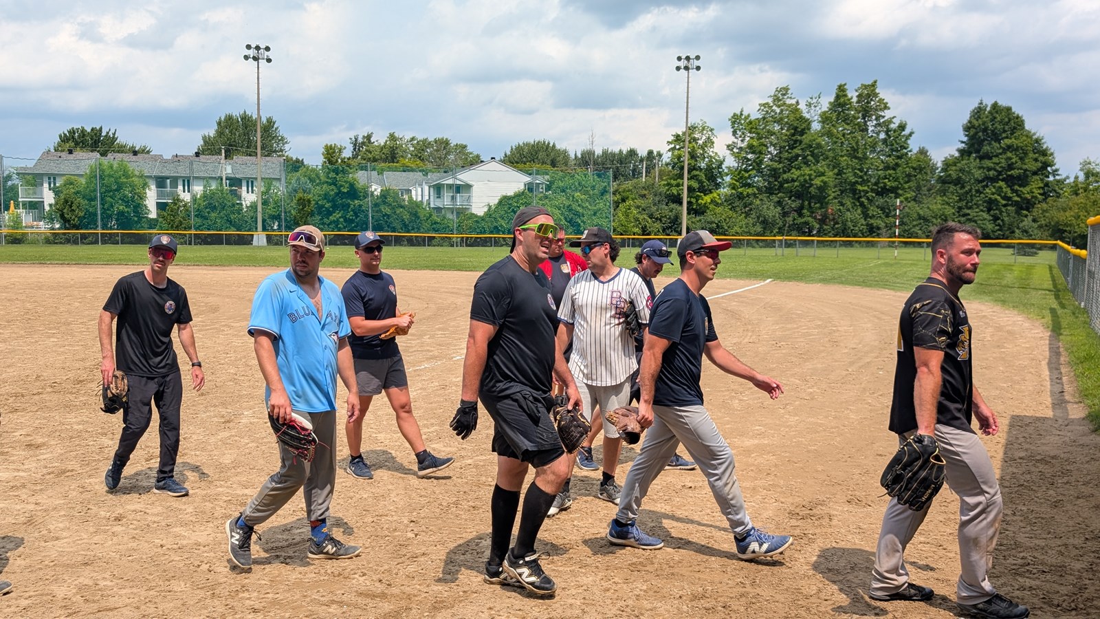 Une première édition réussie pour le tournoi de balle-molle des services d’urgence