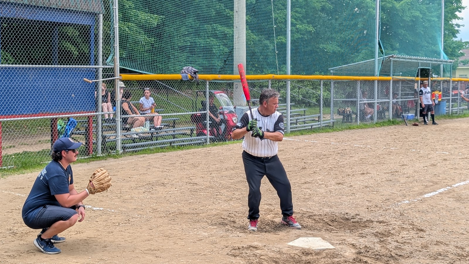 Une première édition réussie pour le tournoi de balle-molle des services d’urgence