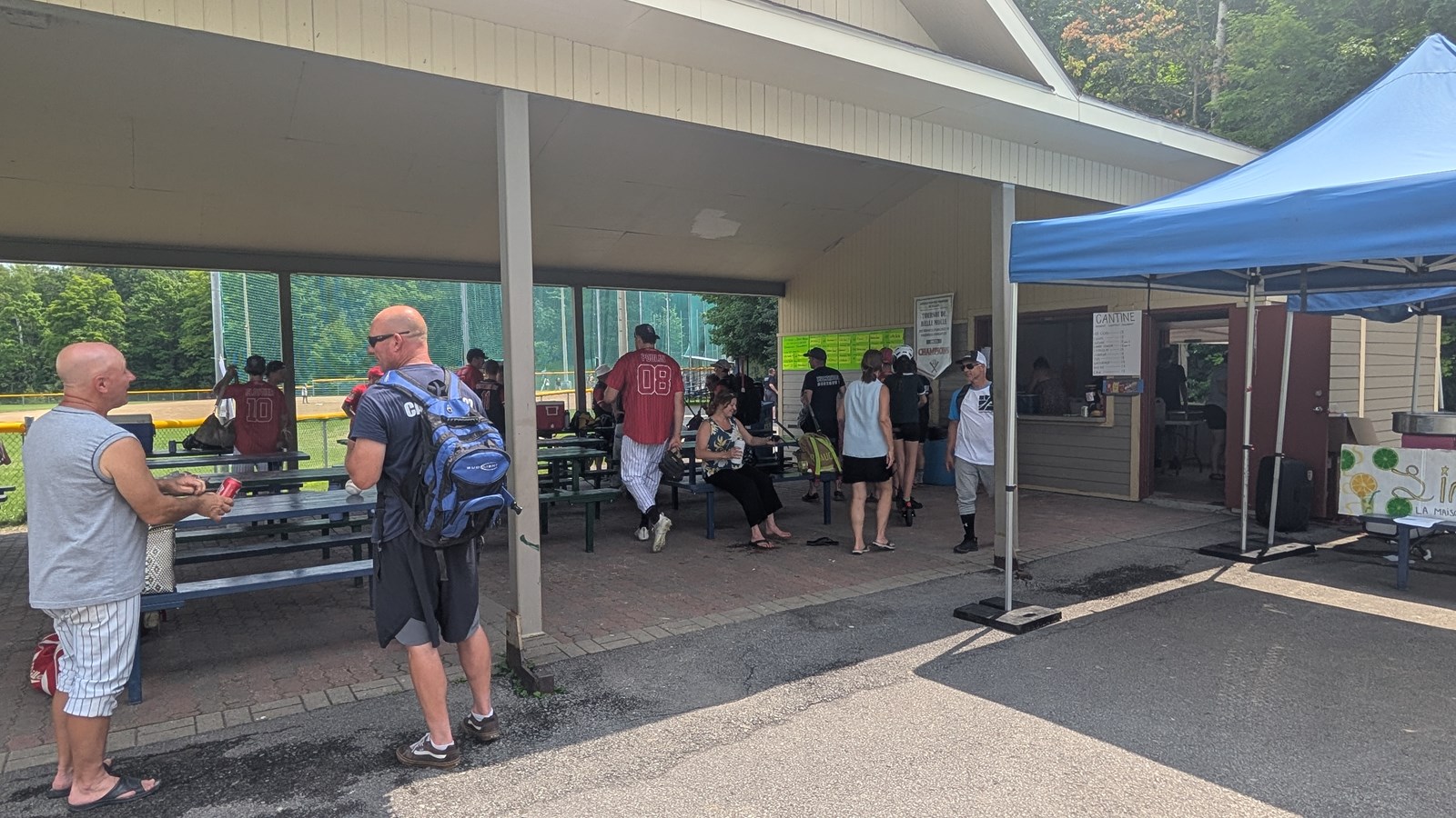 Une première édition réussie pour le tournoi de balle-molle des services d’urgence
