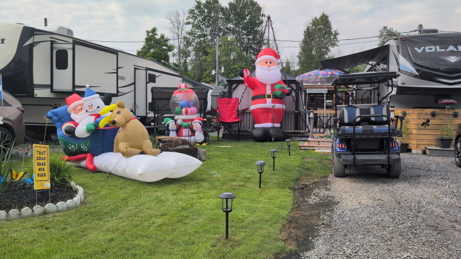 Le Noël des campeurs : quand la magie des Fêtes s'invite en juillet