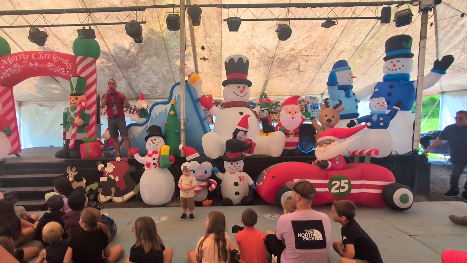 Le Noël des campeurs : quand la magie des Fêtes s'invite en juillet