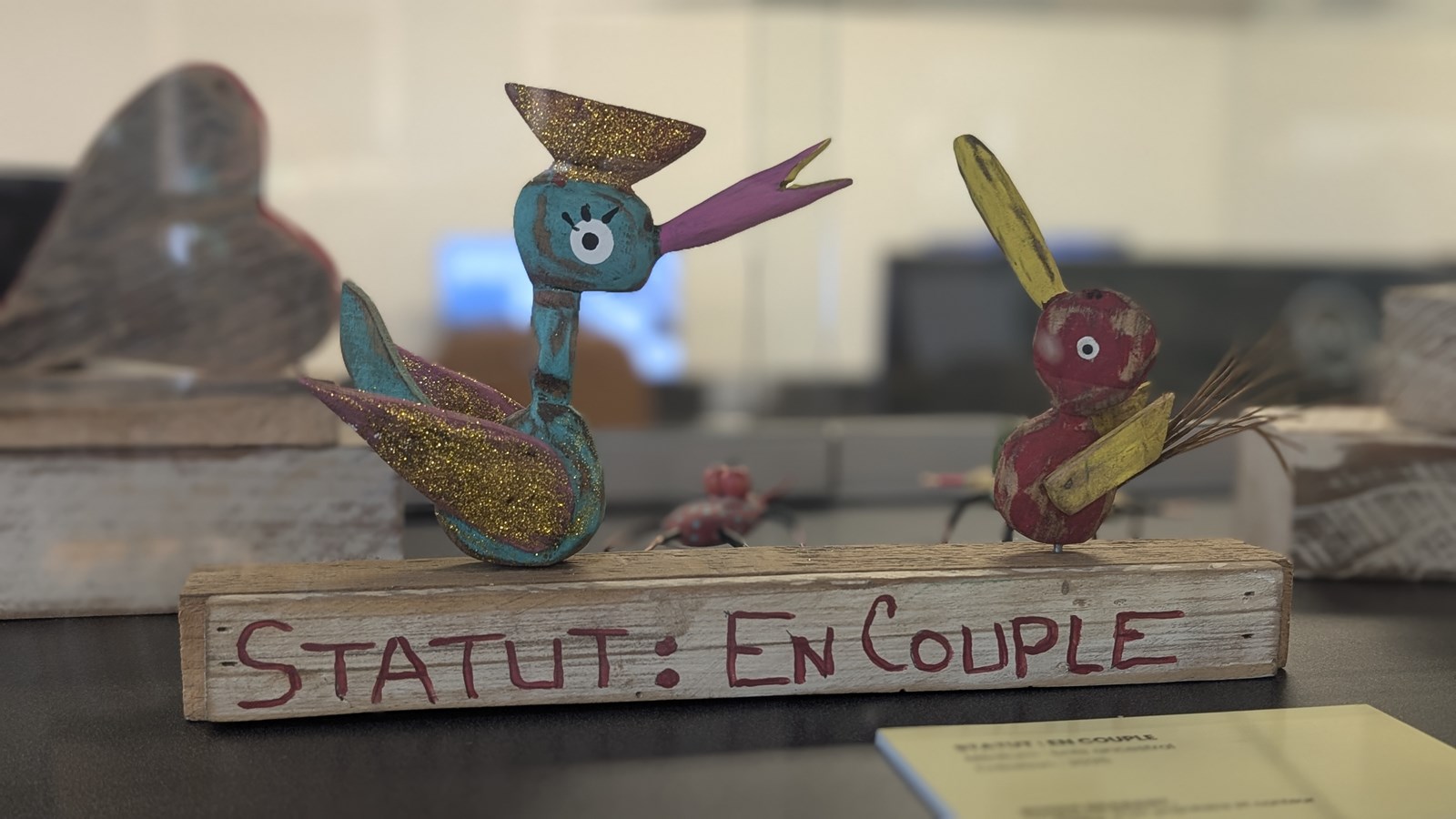 Nous sommes aux oiseaux : un voyage dans l’art populaire de Roger Brabant