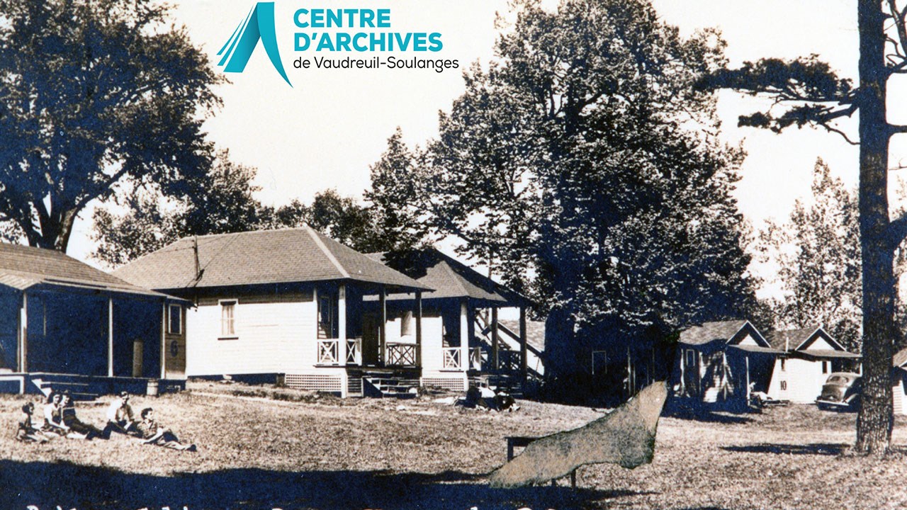 Bridge Cabins en 1945, les Cabins étaient des petites maisons d'été pour touristes au bord de la Rivière Outaouais, proche du pont Taschereau.