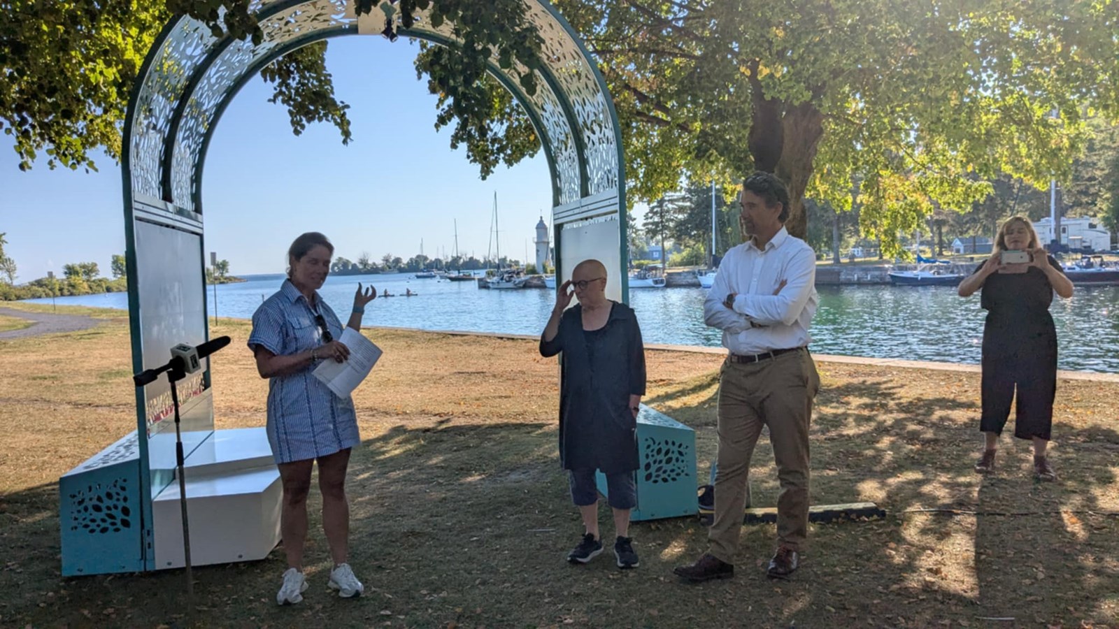 Une exposition extérieure qui rappelle l'importance des arbres