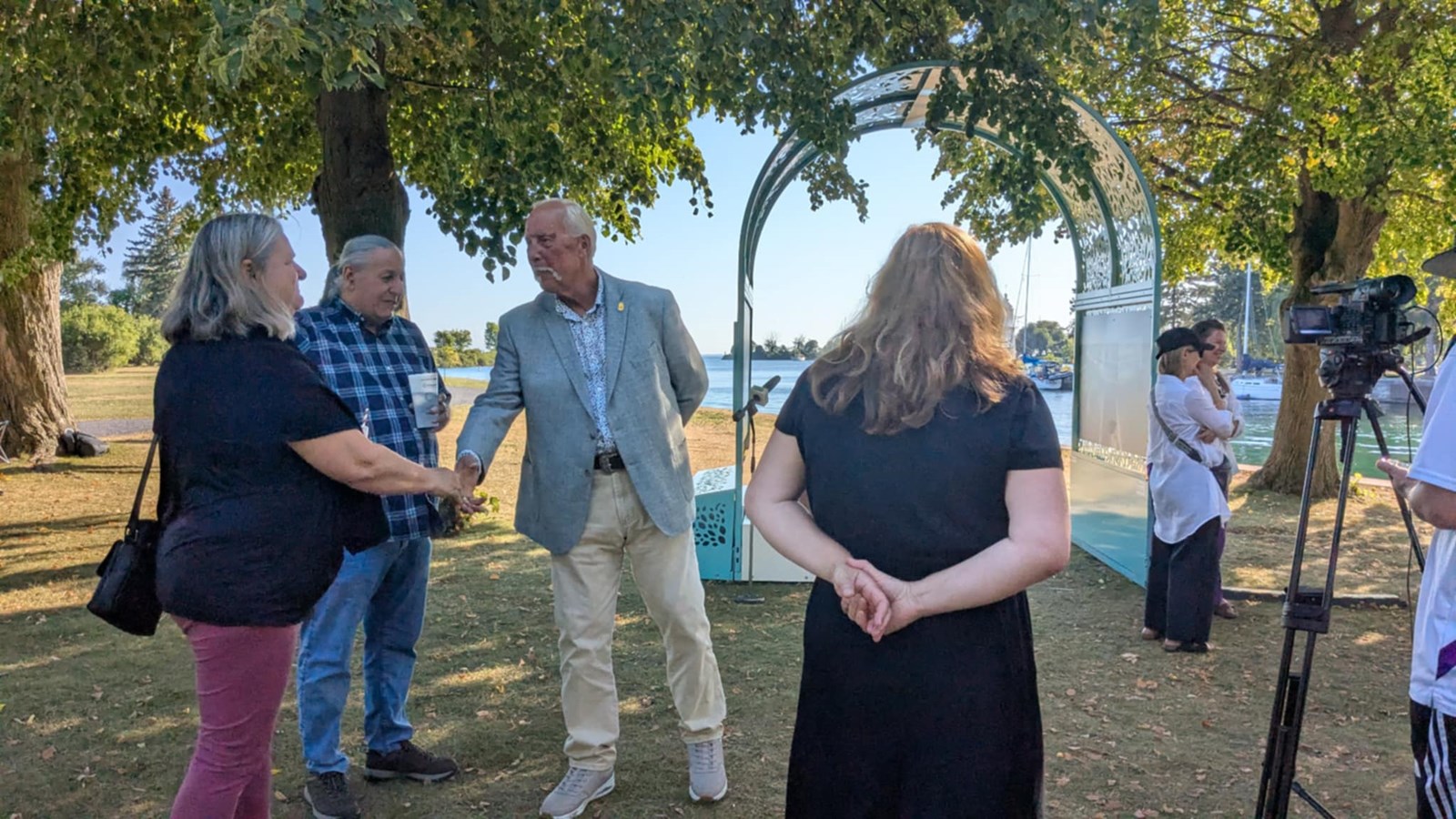 Une exposition extérieure qui rappelle l'importance des arbres