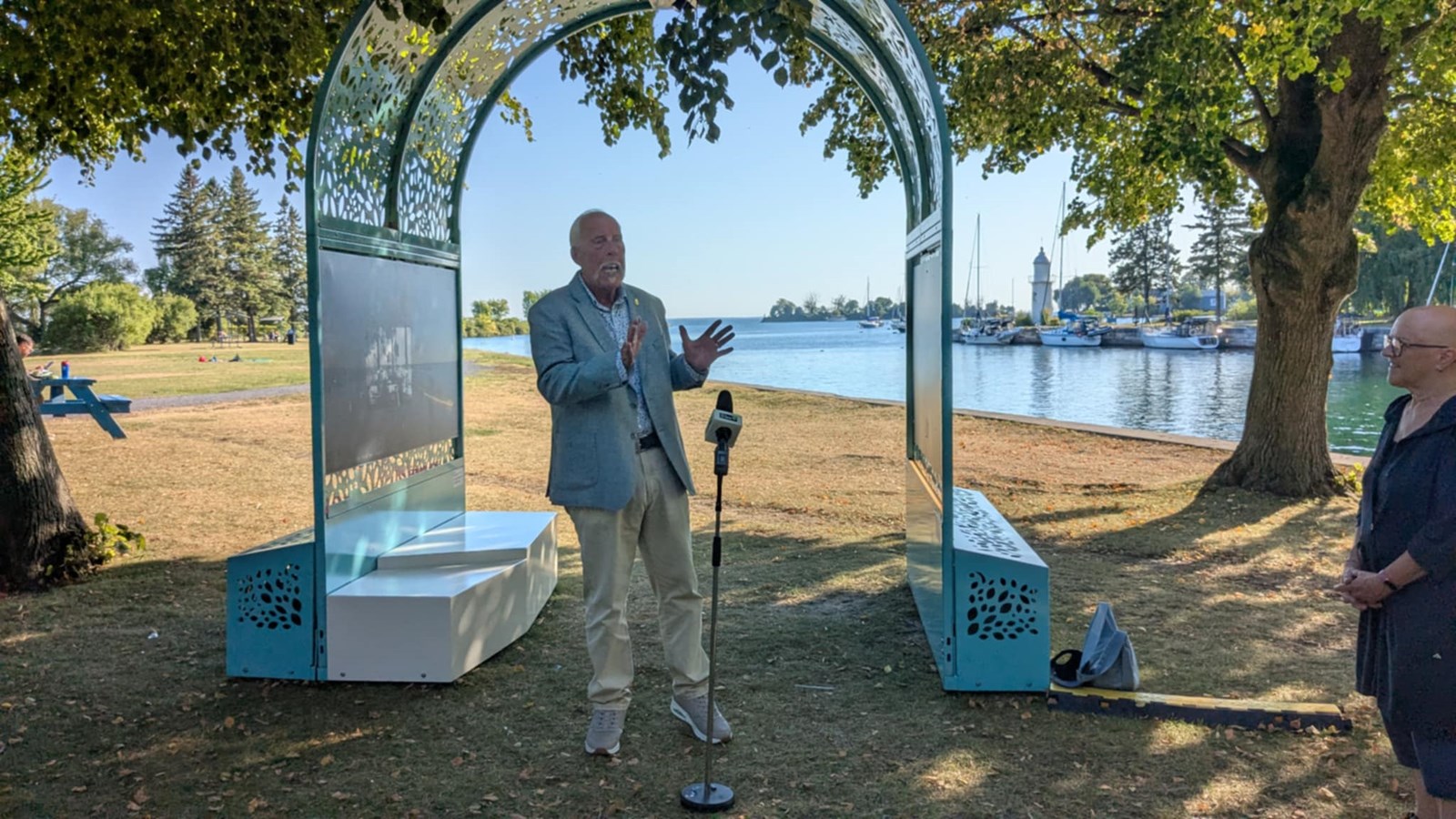 Une exposition extérieure qui rappelle l'importance des arbres