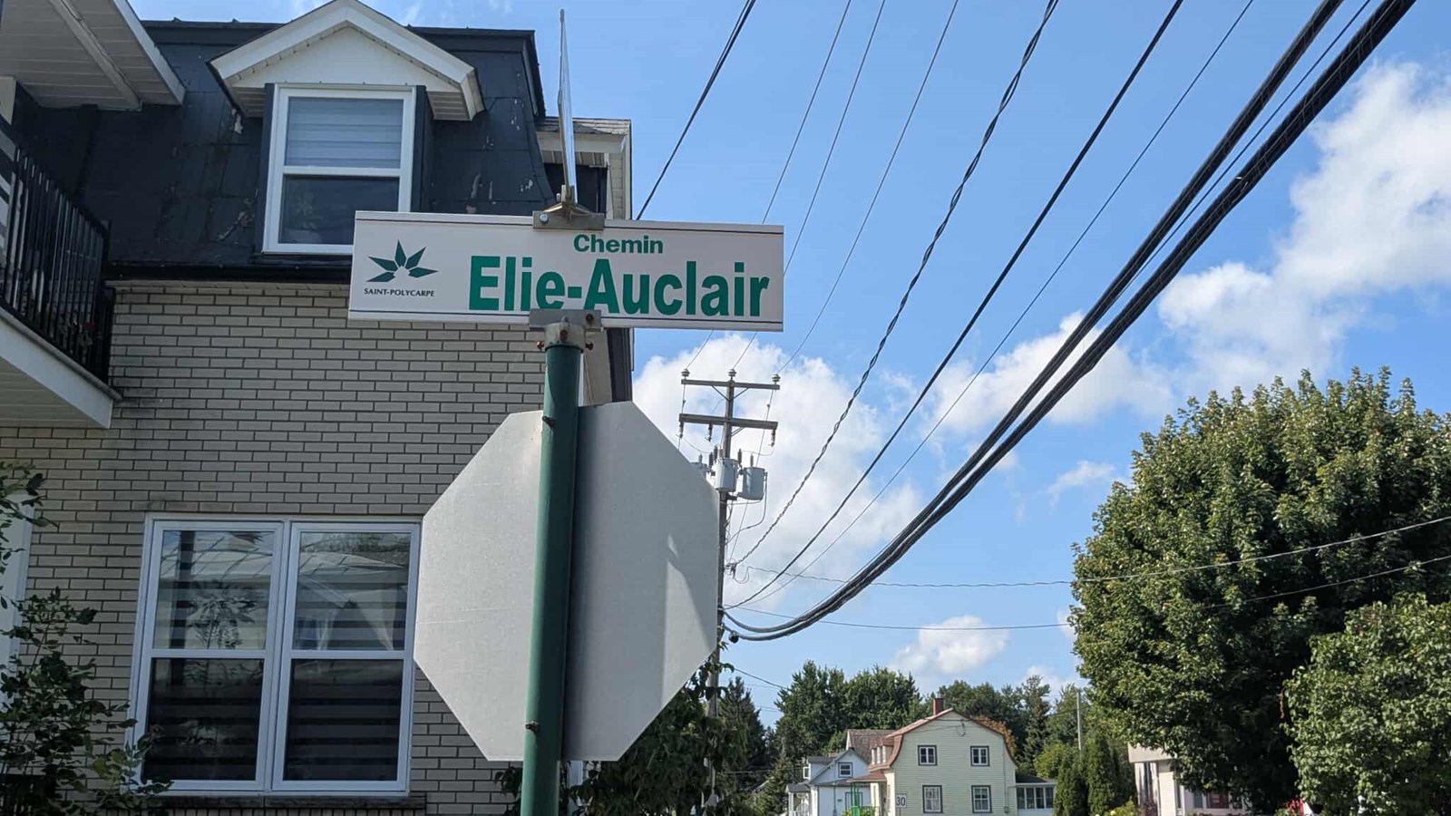 Des signes d’affaissement forcent la fermeture partielle du chemin Élie-Auclair