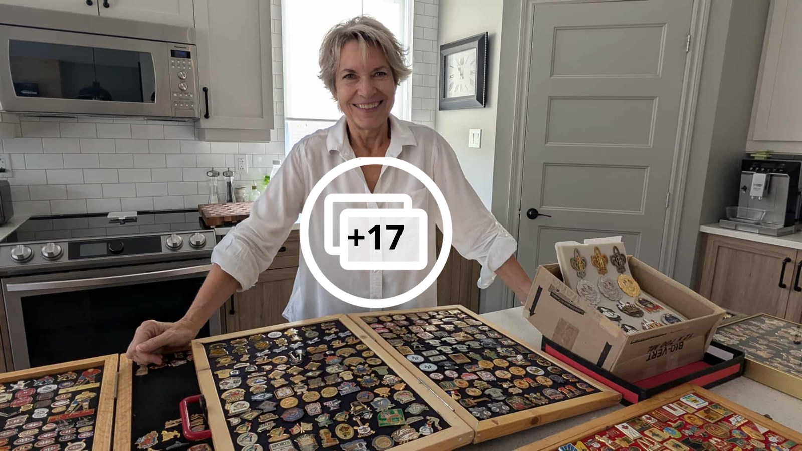 Elaine Caponi, la dame aux 100 000 épinglettes