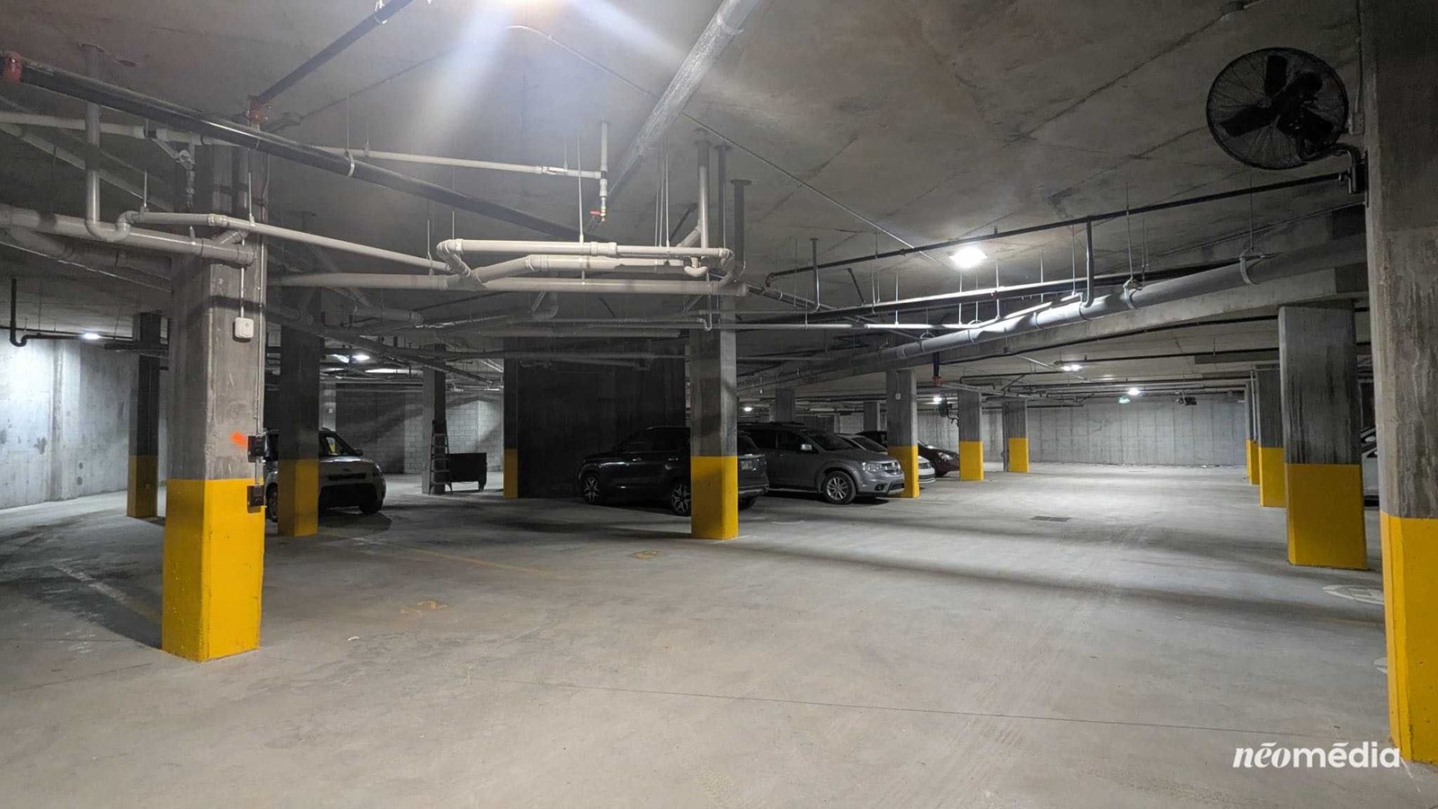 Un stationnement intérieur de 81 places est aussi partie intégrante de Racine Vaudreuil