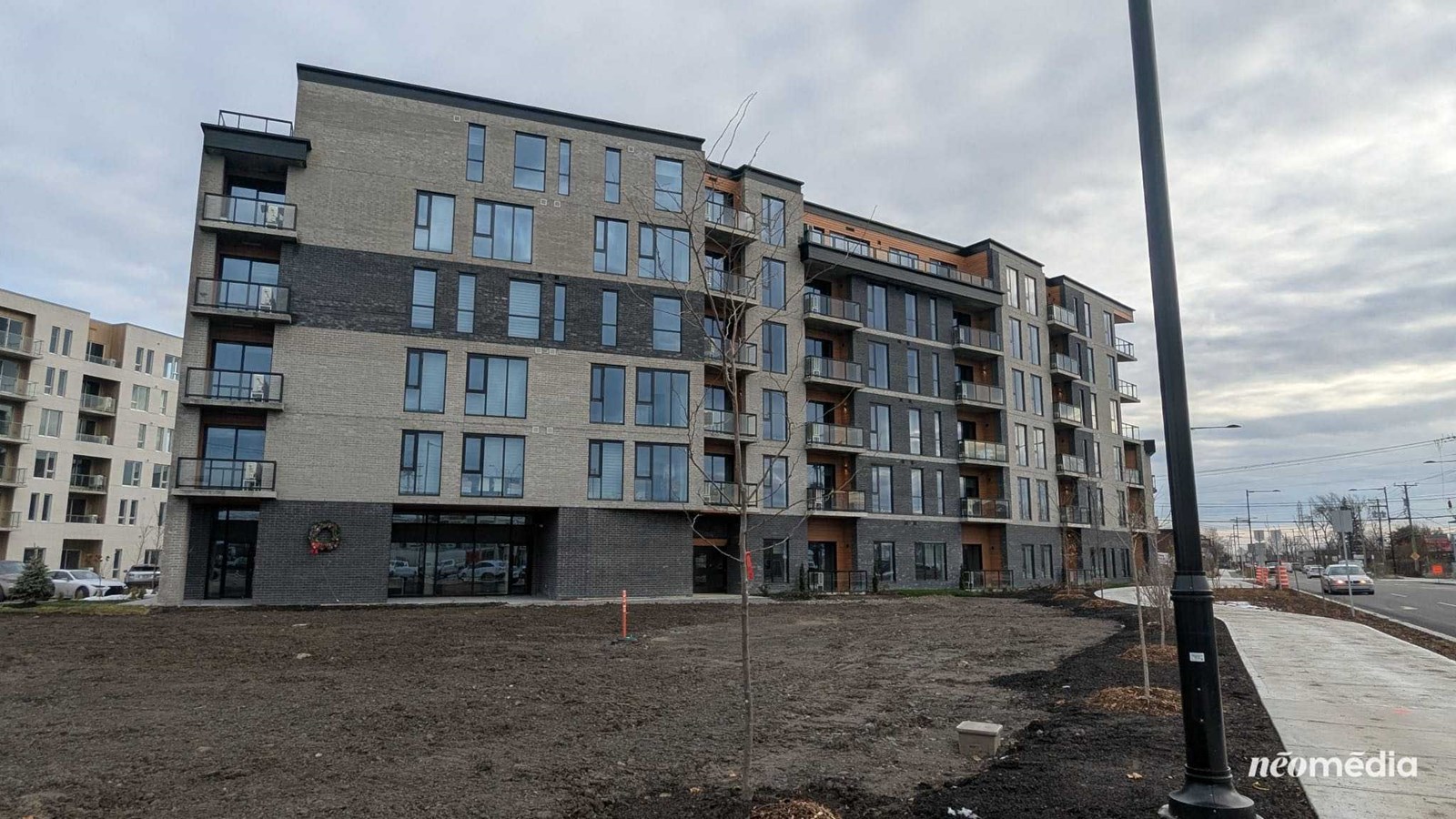 L’immeuble compte au total 81 appartements de grandeur variant entre trois pièces et demie et cinq pièces et demie de 750 à 1250 pieds carrés qui sont répartis sur six étages
