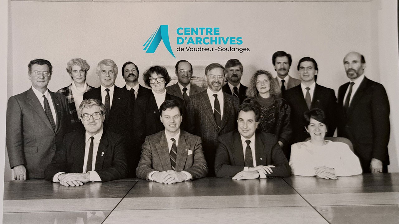Pierre Patry avec un groupe de la Commission de la Télé-Université (1er à gauche debout), 1989.
