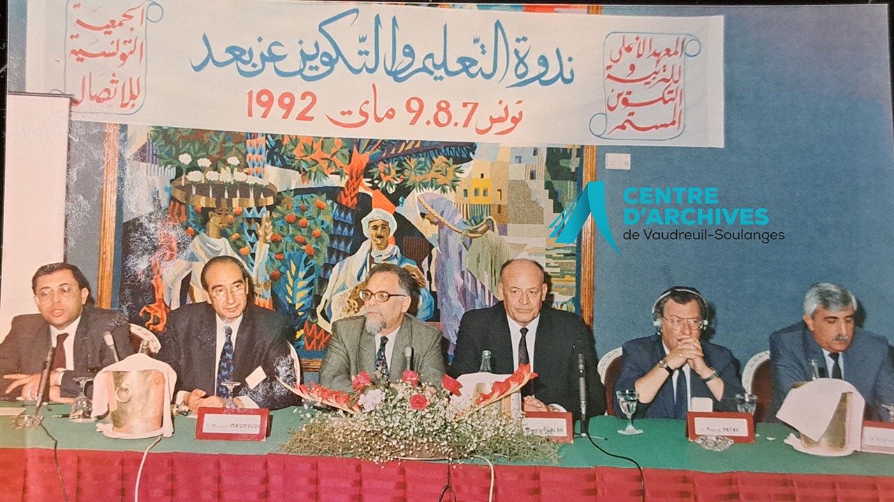 Pierre Patry en réunion au Proche-Orient, 1992. 2e à partir de la droite.
