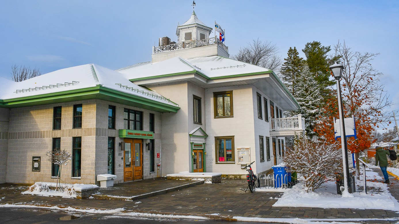 Travaux d'électricité au Service des loisirs à Rigaud