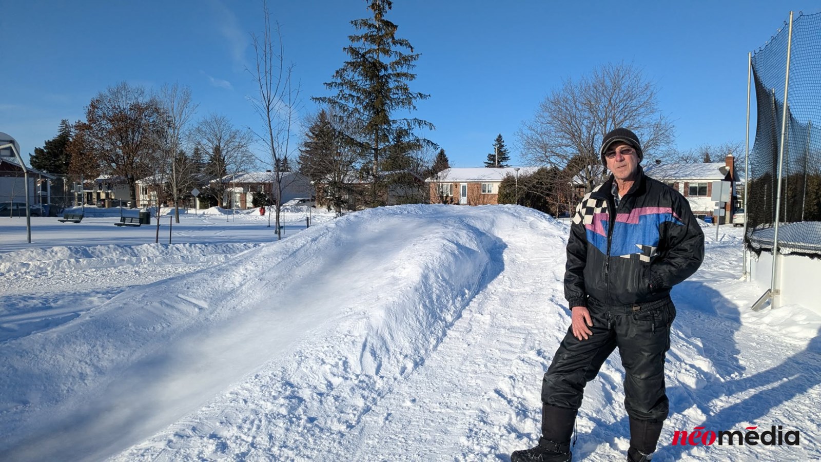 Quand un citoyen transforme la neige en plaisir pour son voisinage