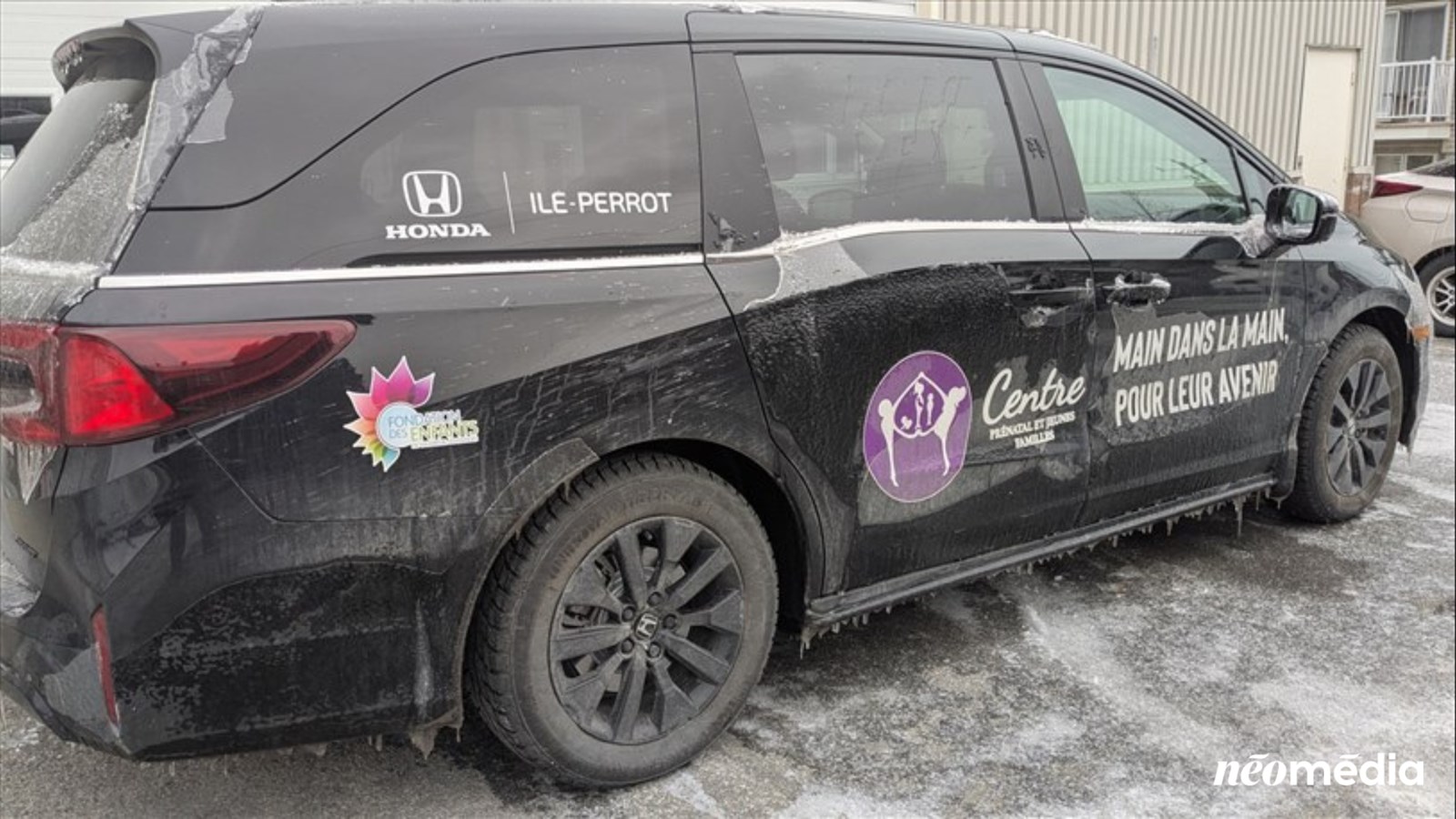 Grâce à l’argent offert par ses partenaires, dont la Fondation des enfants de Vaudreuil-Soulanges, le Centre a pu se procurer une minifourgonnette pour assurer le transport des familles
