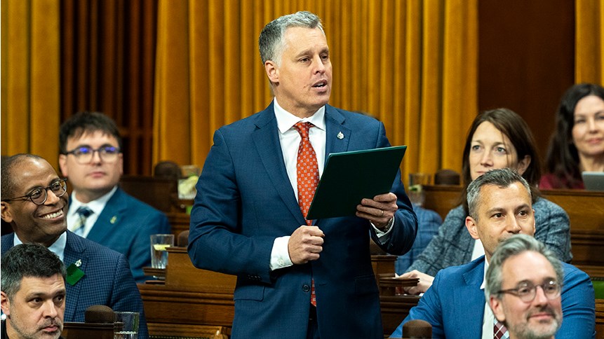 Gestion de l'offre: un pilier canadien selon Peter Schiefke