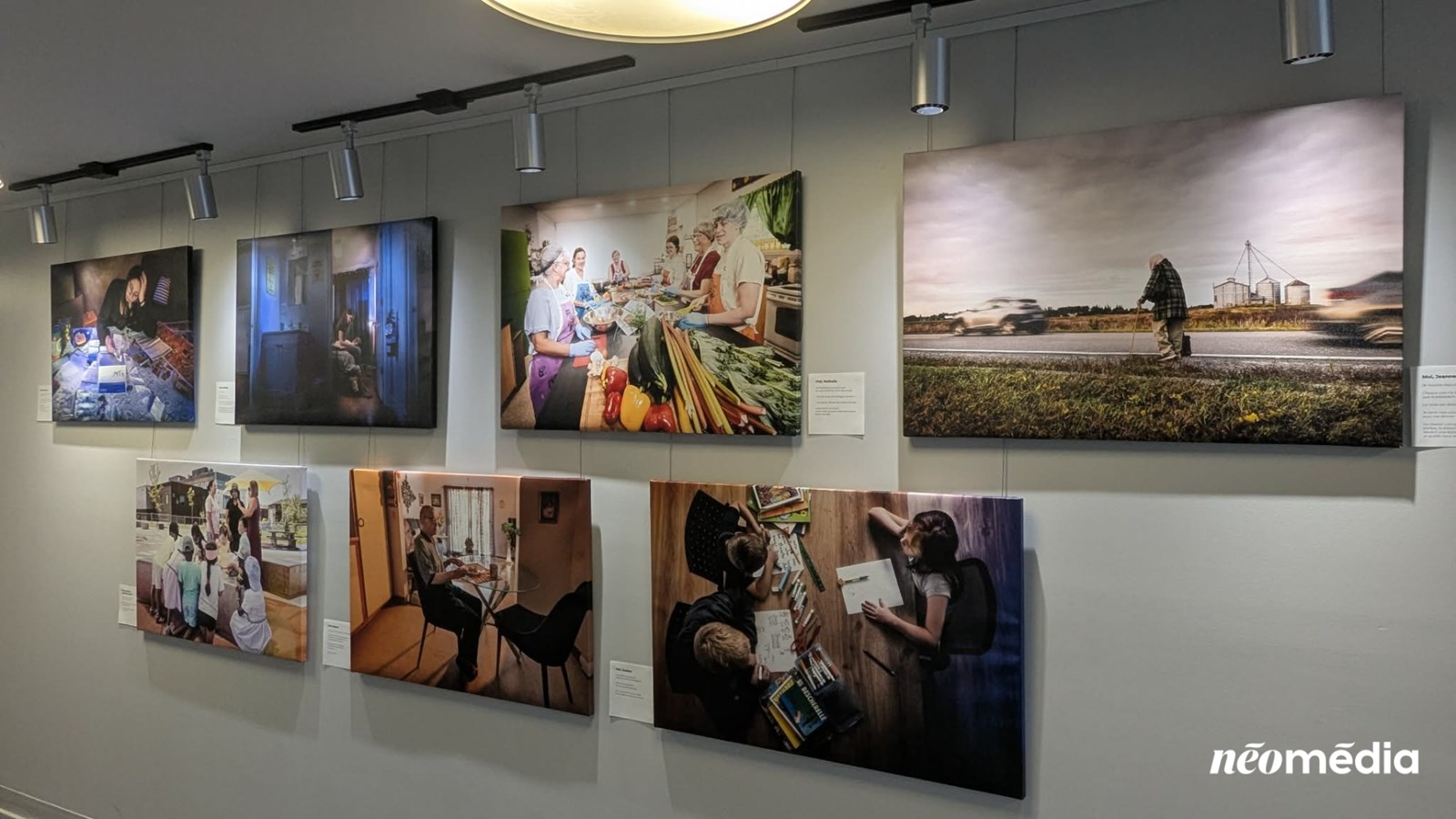 Souligner les enjeux sociaux de la région par une exposition photo
