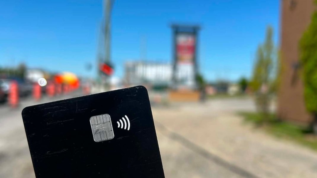 La carte Hello de retour pour une occasion spéciale