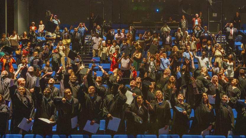 Le parcours de 139 étudiants célébrés à la salle Pauline-Julien