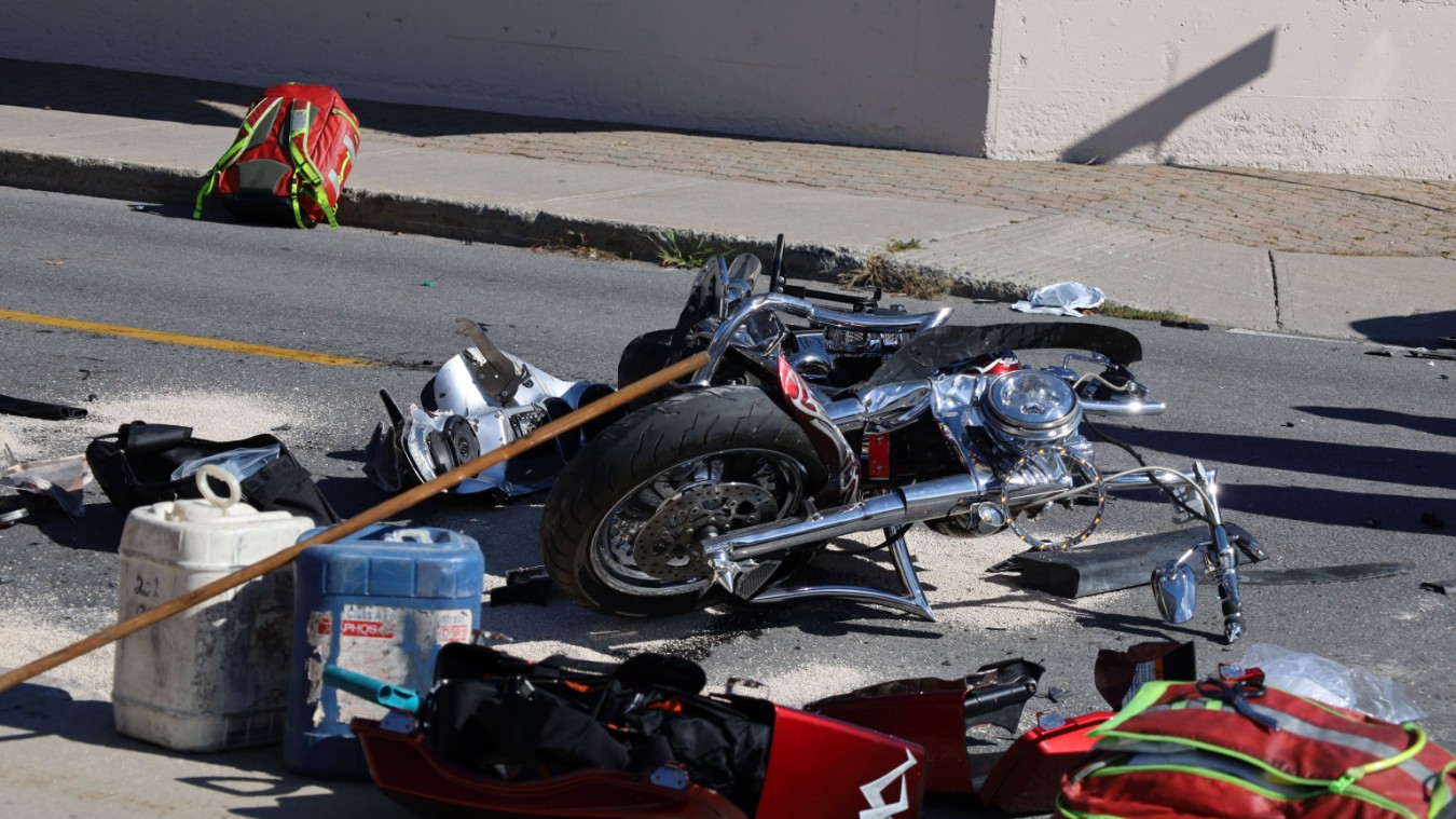 Une moto impliquée dans une violente collision à Salaberry-de-Valleyfield