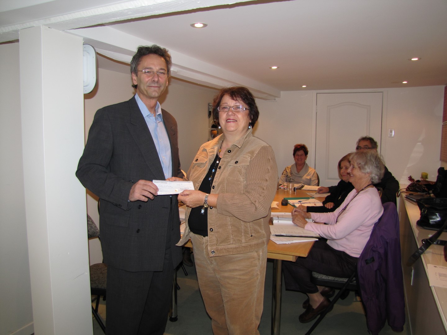 Le maire de Chambly remet 2 000 $