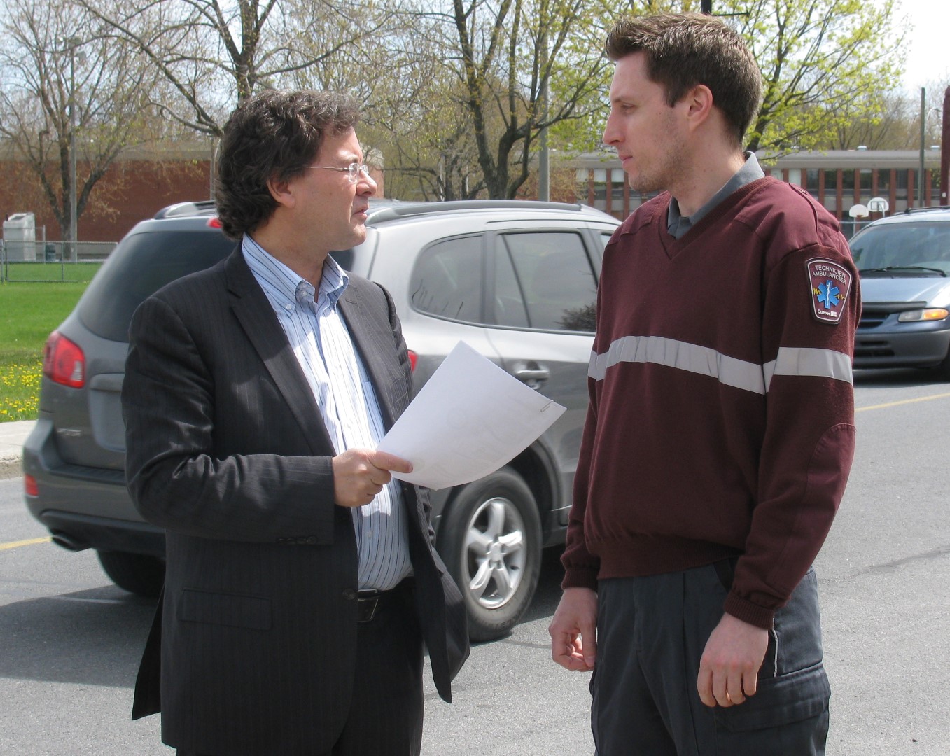 Bertrand St-Arnaud, en compagnie de l’initiateur de la pétition sur la « Move over law », l’ambulancier chamblyen Patrick Dufresne.