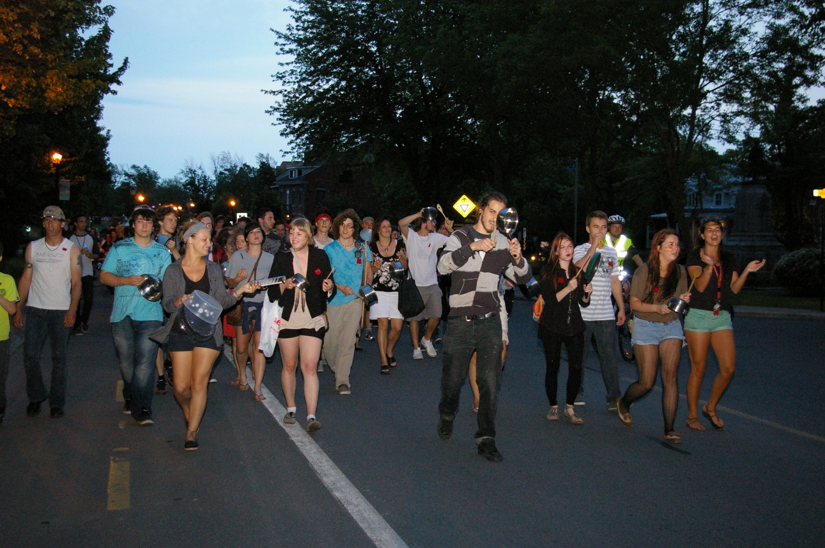 Les manifestations aux casseroles se poursuivent
