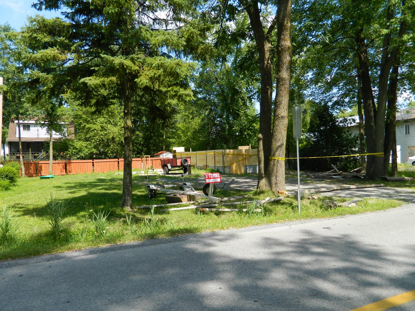 Ils quittent le terrain de la rue Henriette