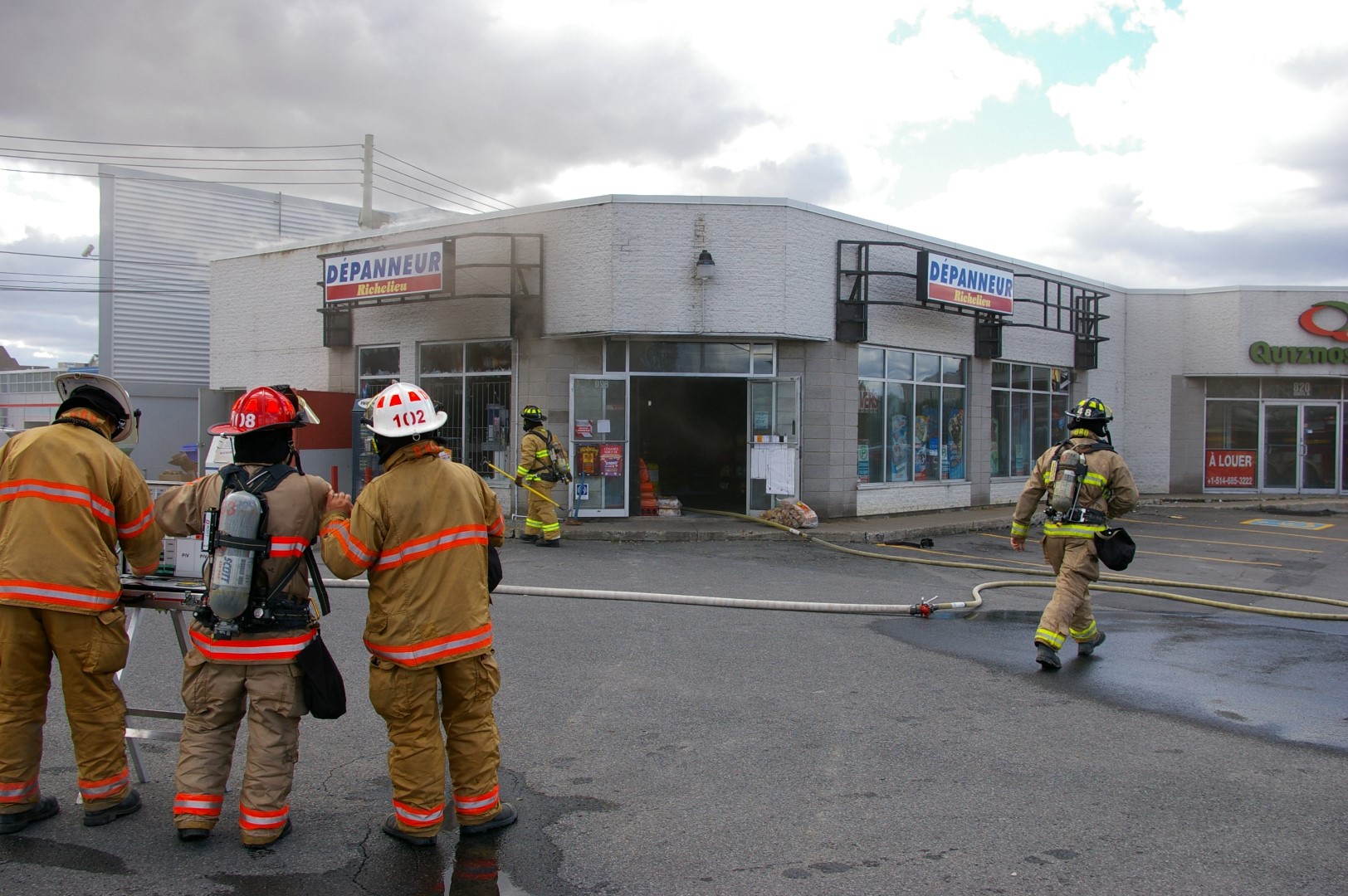 Un dépanneur est la proie des flammes