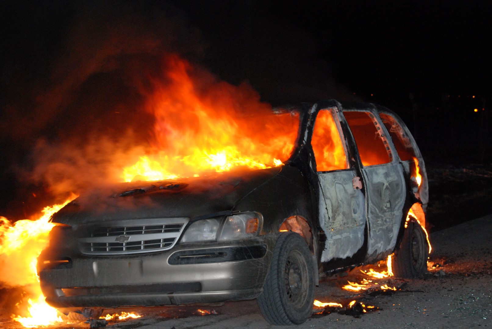 Camionnette en flammes à Carignan