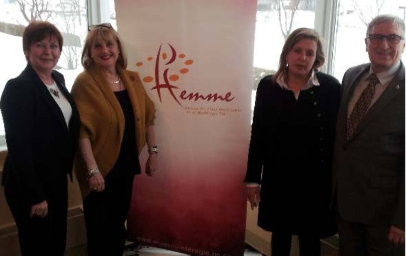Dominique Ouellet, trésorière du REMME et conseillère municipale, Sorel-Tracy, Jocelyne G. Deswarte, secrétaire du REMME et conseillère municipale, Saint-Mathias-sur-Richelieu, Lucie Bisson, présidente du REMME et conseillère municipale, Sainte-Julie et Réjean Dauplaise, maire de la ville de Sorel-Tracy.