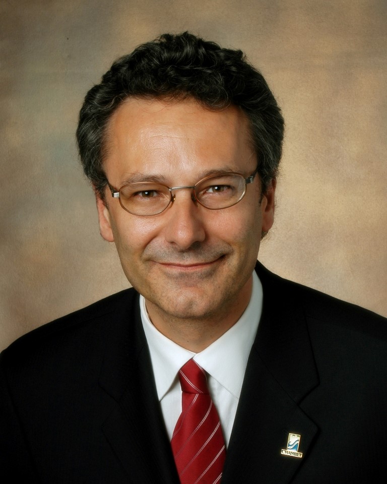 La firme Dessau a déjà donné de l’argent à la Fondation du tournoi de golf du maire de la Ville, finançant des organismes communautaires, mais jamais un sou pour lui-même ou son parti, affirme le maire de Chambly Denis Lavoie.