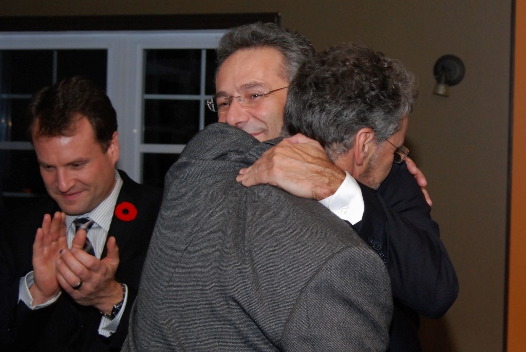 Denis Lavoie en compagnie de Serge Gélinas, conseiller réélu.