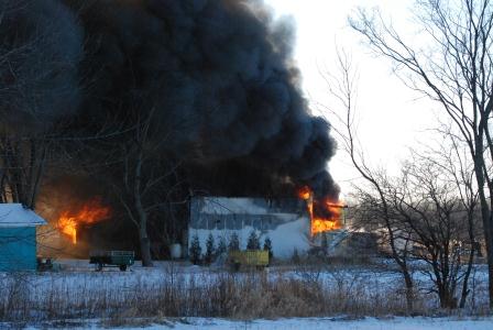 Un garage rasé par les flammes à Carignan