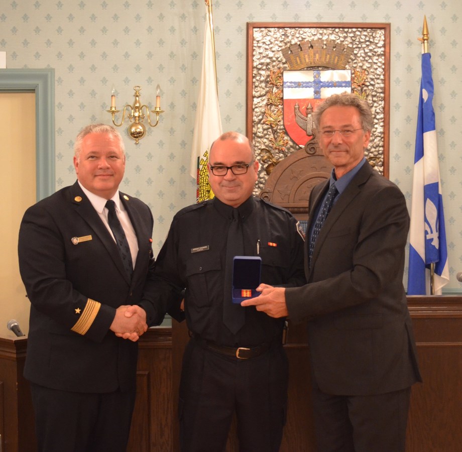 Pompier honoré pour ses 30 années de services distingués à Chambly
