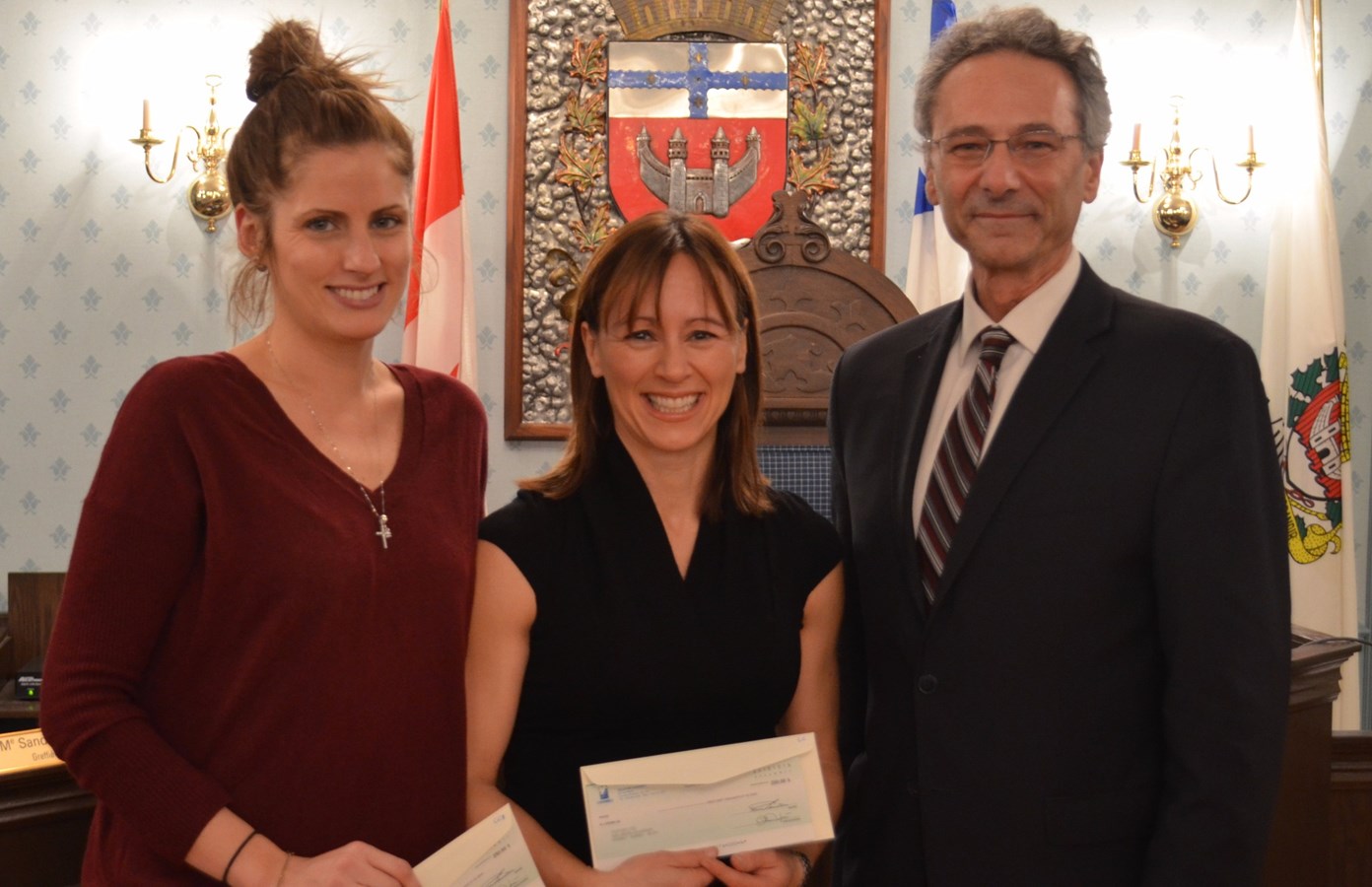 Remise de deux bourses d’excellence à Lyne Couture et Catherine Chagnon-Beaulieu
