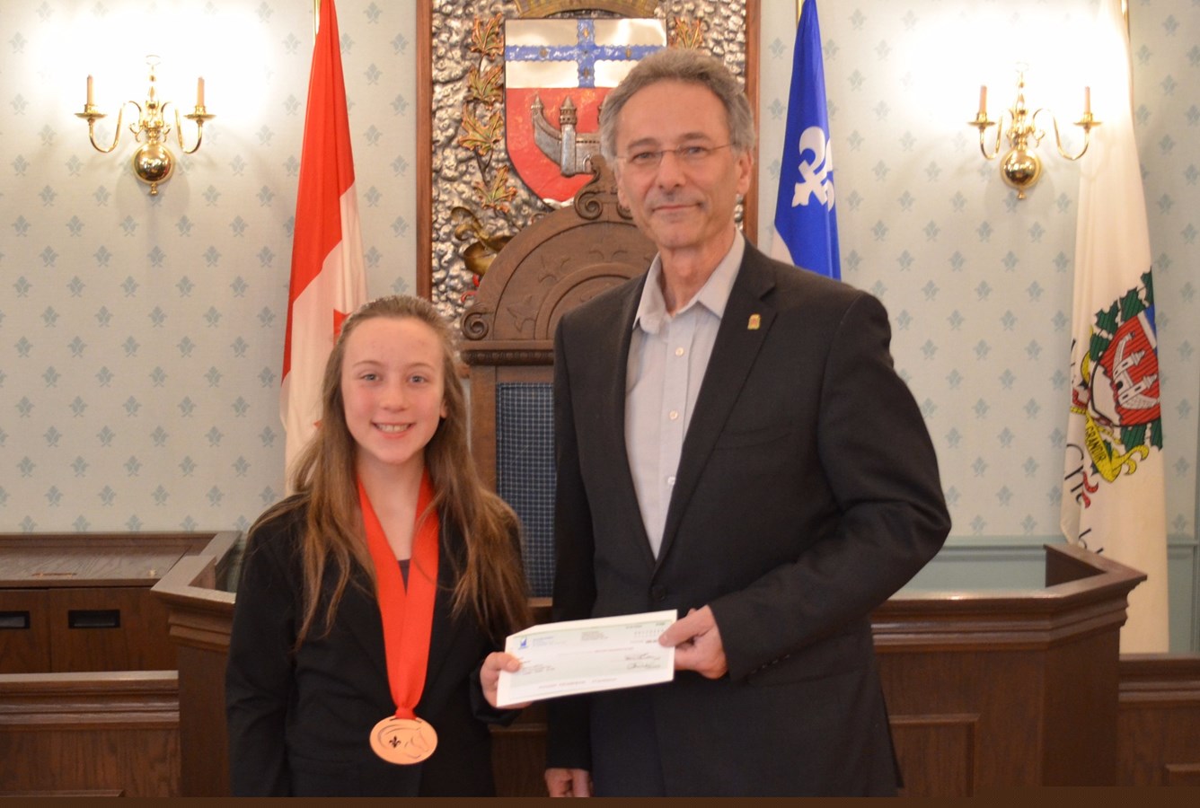 Remise d’une bourse d’excellence à Marilou Rheault