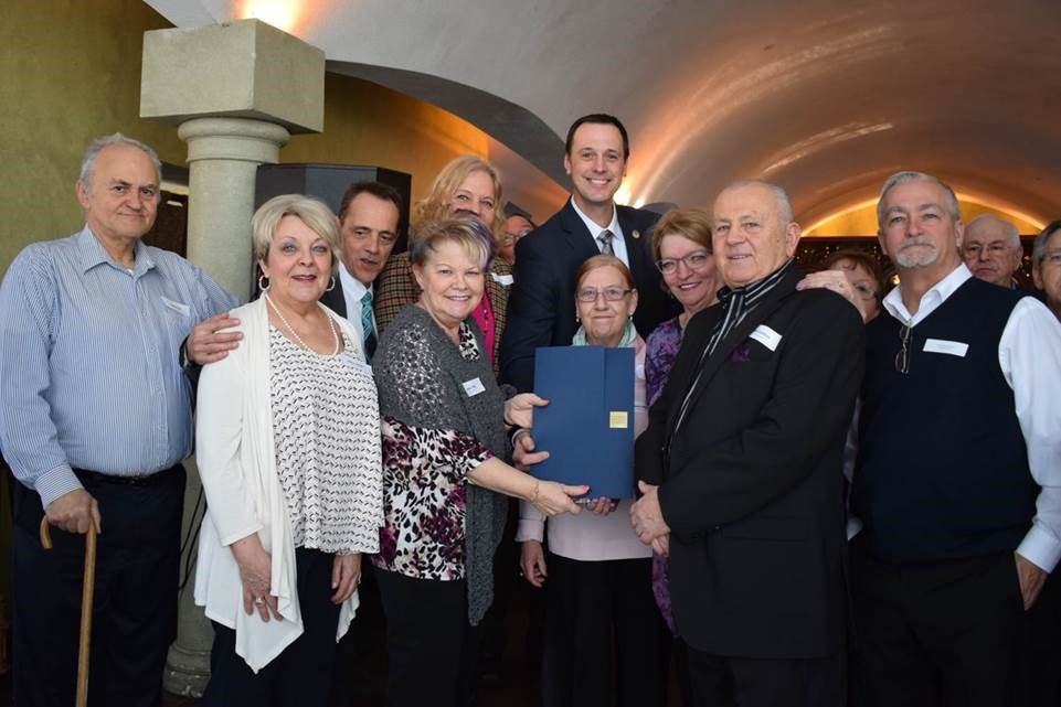 Le député de Chambly Jean-François Roberge a tenu le 17 mars dernier la troisième édition de la soirée reconnaissance des organismes de la circonscription au restaurant le Fourquet Fourchette. Sur la photo, le député en compagnie de l’équipe du centre l’Entraide Plus.