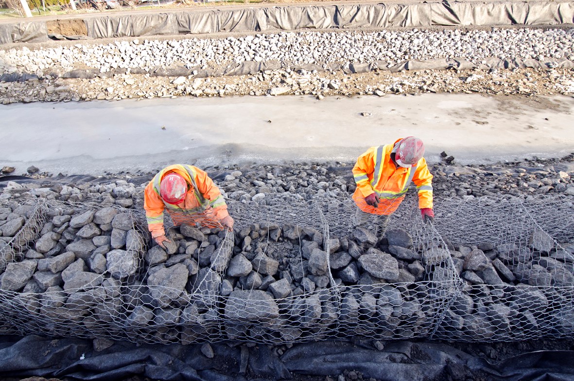 Les travaux progressent sur les berges du canal de Chambly