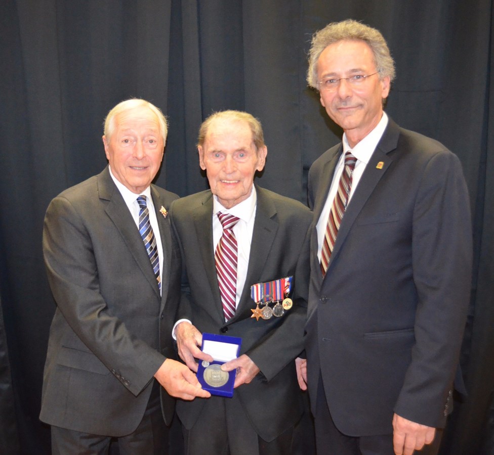 L’honorable J. Michel Doyon, lieutenant-gouverneur du Québec, monsieur Louis Hudon et Me Denis Lavoie, maire de Chambly.