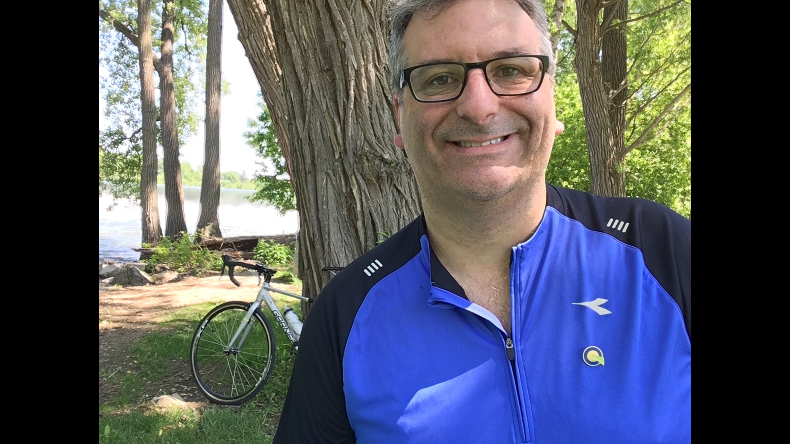 Christian Picard à vélo pour rencontrer les membres et sympathisants du Parti Québécois de Chambly