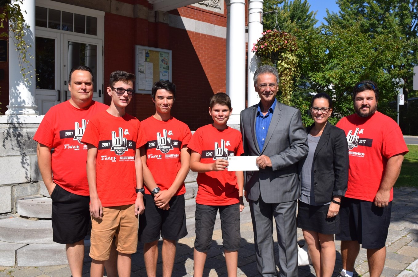 Remise d’une bourse d’excellence à trois élèves de l’École secondaire de Chambly