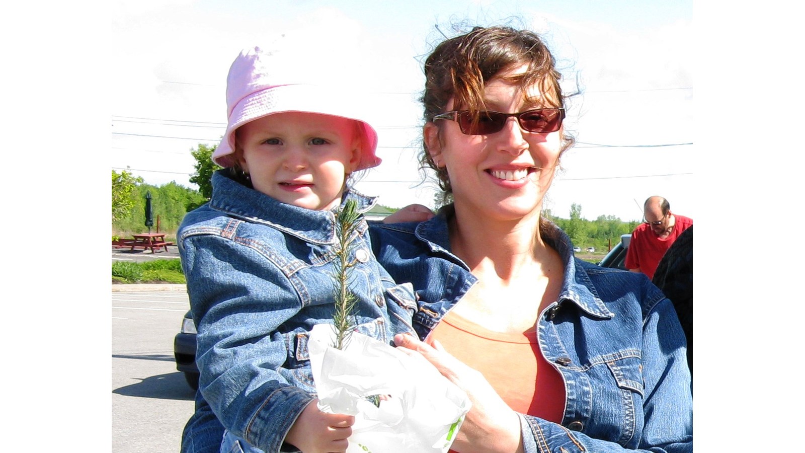 Quatre cent jeunes plants d’arbres ont été distribués aux familles