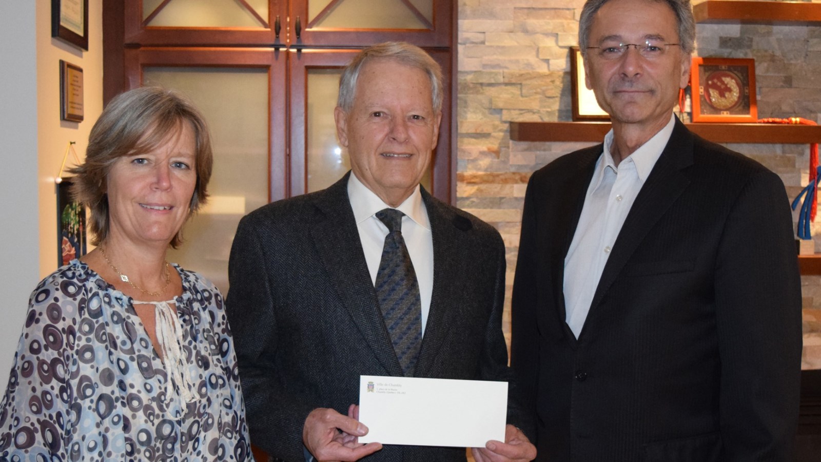 Le comité du PHAC remet 5 000 $ à  l’Ensemble Vocal Via Voce de Chambly