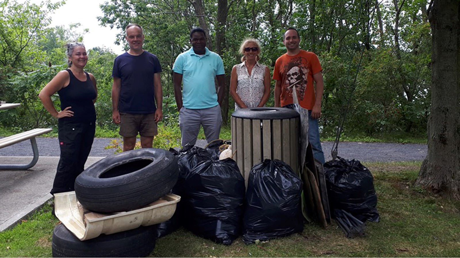 Des kilos de déchets sont extirpés de la rivière Richelieu