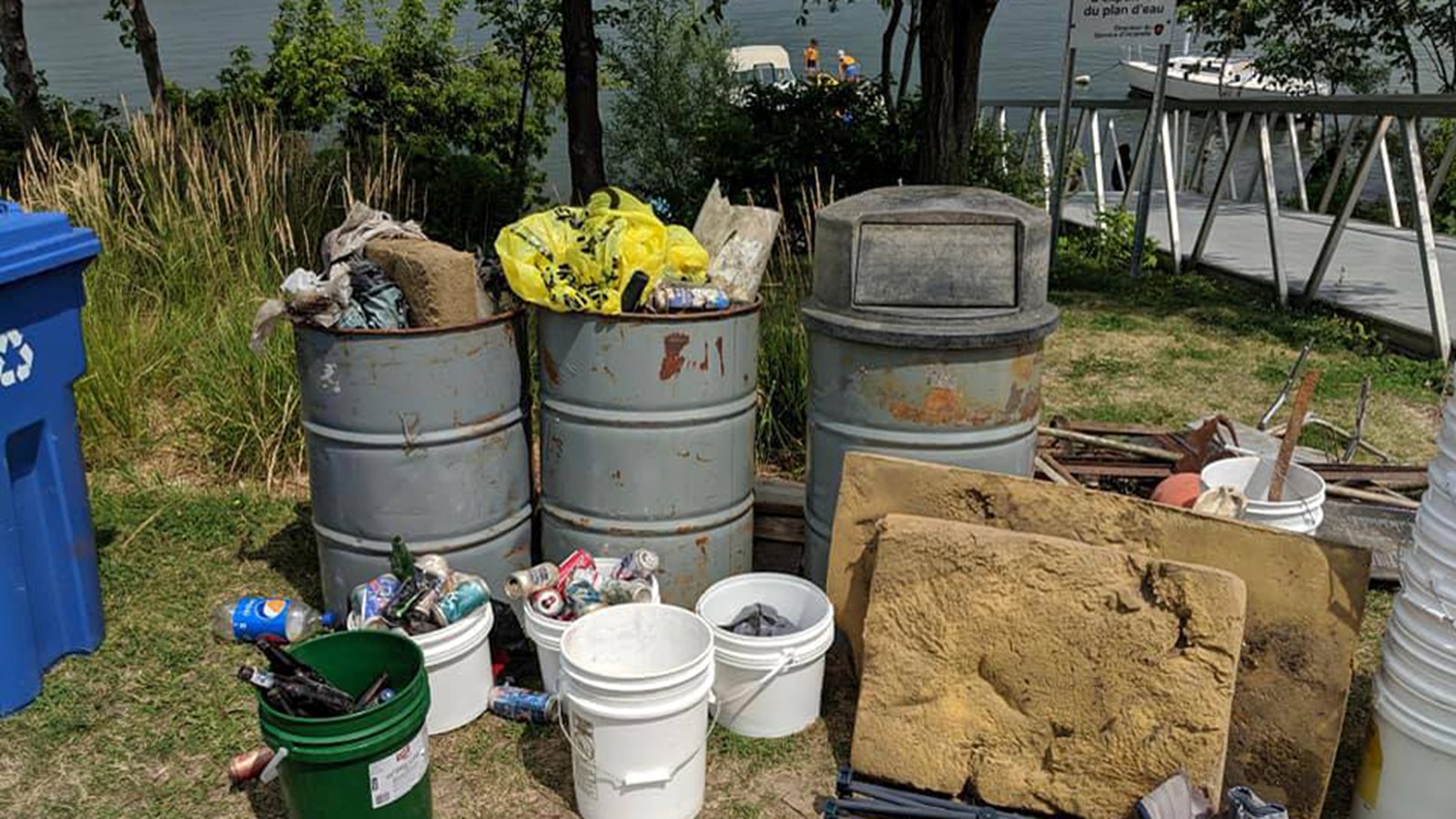 Des kilos de déchets sont extirpés de la rivière Richelieu