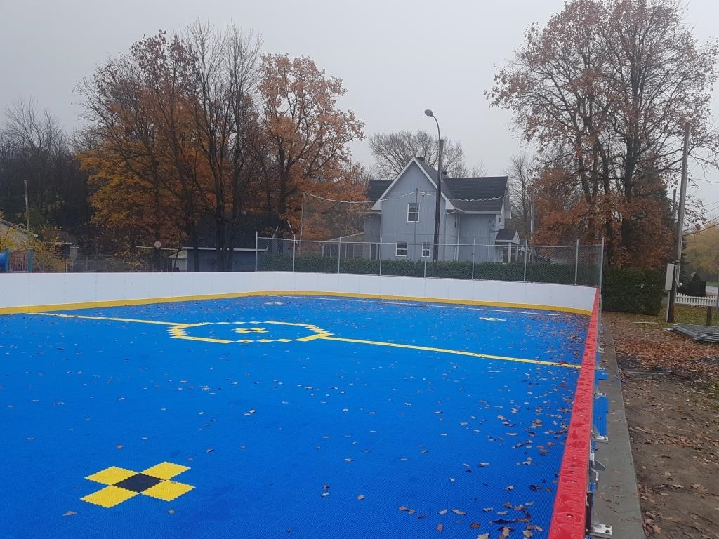 La surface de dek hockey installée au Parc Genest à Carignan