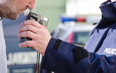 Alcool et drogues pendant les Fêtes : la SQ déplore 76 arrestations en Montérégie